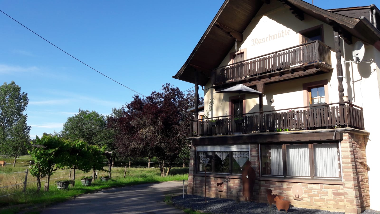 Die Pferdepension Maschmühle von vorne